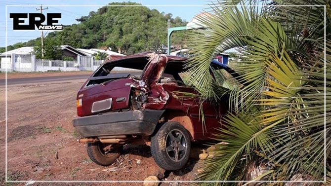 Veículo colidiu em pórtico e acaba capotando - FONTE: TVOn